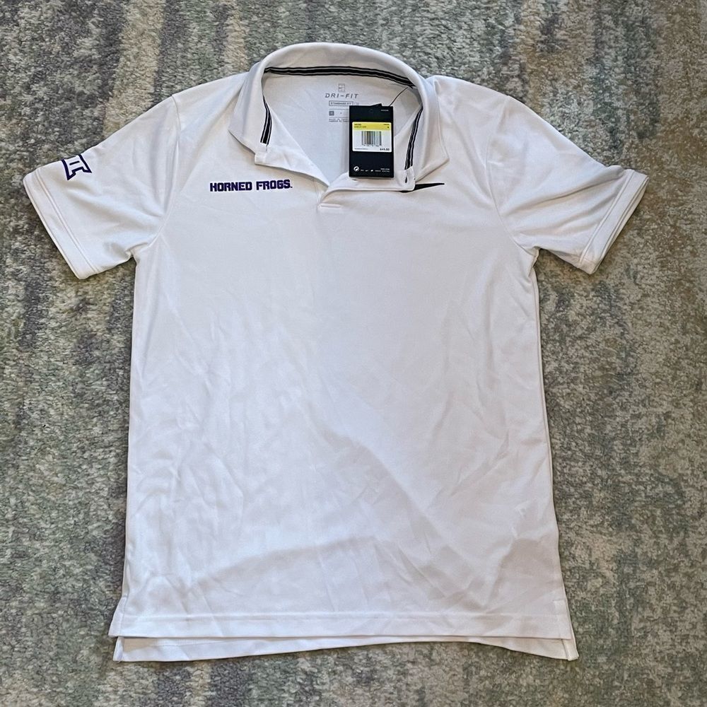 Brand new with tags men’s tennis shirt from Nike
